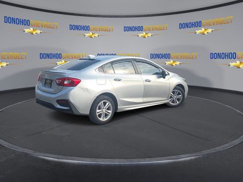 Used 2018 Chevrolet Cruze LT w/ Convenience Package FWD image 11