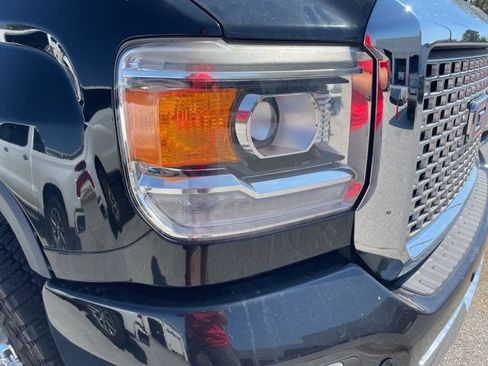 Used 2015 GMC Sierra 2500 Denali w/ Duramax Plus Package image 6