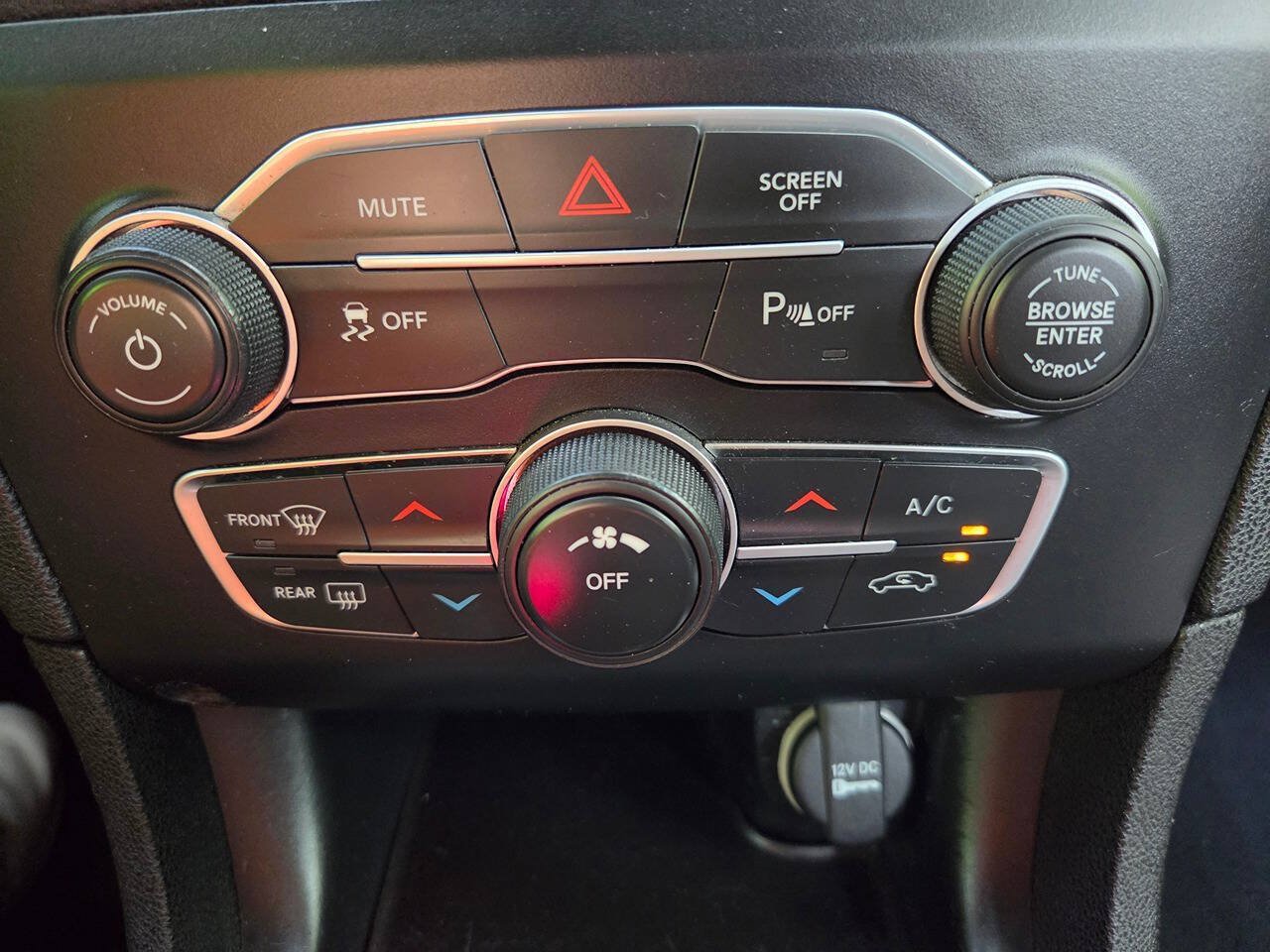 Used 2022 Dodge Charger SXT RWD image 21