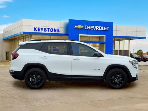 Used 2024 GMC Terrain AT4 AWD/4WD image 8