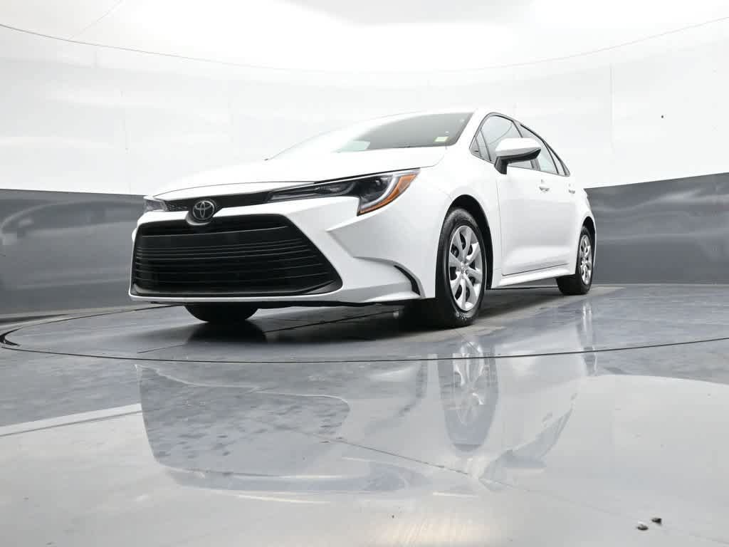 Used 2026 Toyota Corolla LE FWD image 24