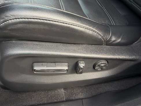 Used 2019 Honda CR-V Touring image 25