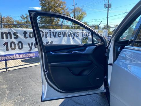 Used 2020 Cadillac XT5 Premium Luxury image 13