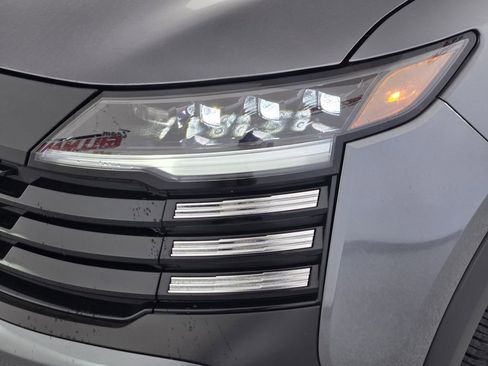 Used 2025 Nissan Kicks S image 9