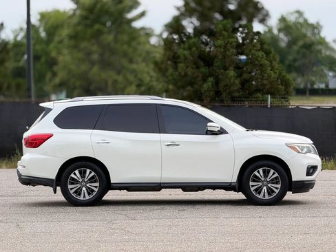 Used 2017 Nissan Pathfinder SL w/ SL Tech Package FWD image 7