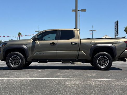 Used 2025 Toyota Tacoma TRD Off-Road w/ TRD Off Road Upgrade Package AWD/4WD image 9