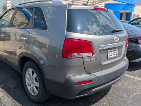Used 2012 Kia Sorento LX w/ Convenience Pkg FWD image 2