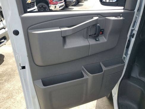 New 2025 Chevrolet Express 2500 Extended w/ Chrome Appearance Package RWD image 10