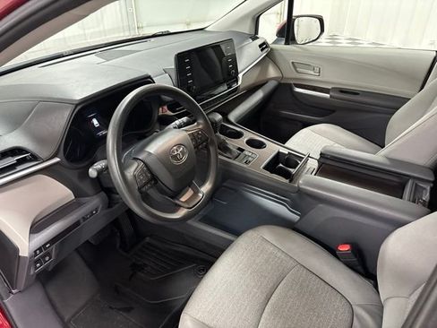 Used 2023 Toyota Sienna LE FWD image 8