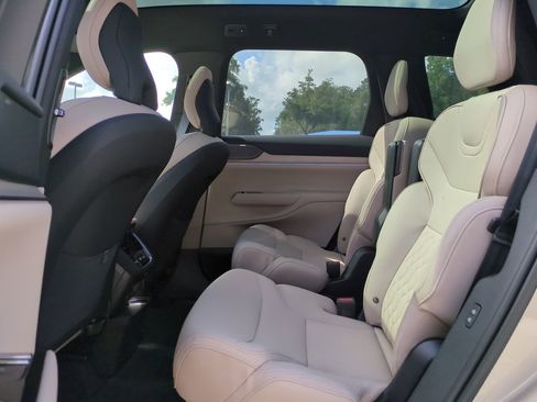 New 2025 Volvo EX90 Ultra image 12