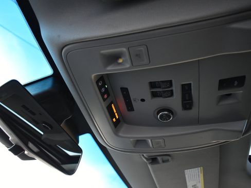 Used 2018 Cadillac Escalade Premium Luxury image 45