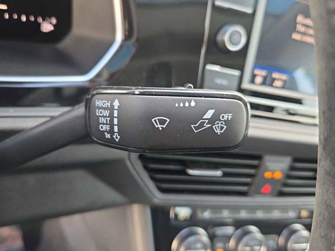 Used 2022 Volkswagen Jetta SE w/ Panoramic Sunroof Package image 26