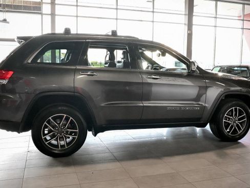 Used 2019 Jeep Grand Cherokee Limited w/ Luxury Group II image 4