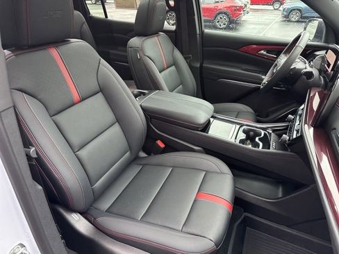 Used 2026 Chevrolet Traverse RS image 32