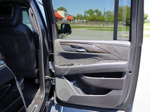 Used 2015 Cadillac Escalade ESV Platinum AWD/4WD image 22
