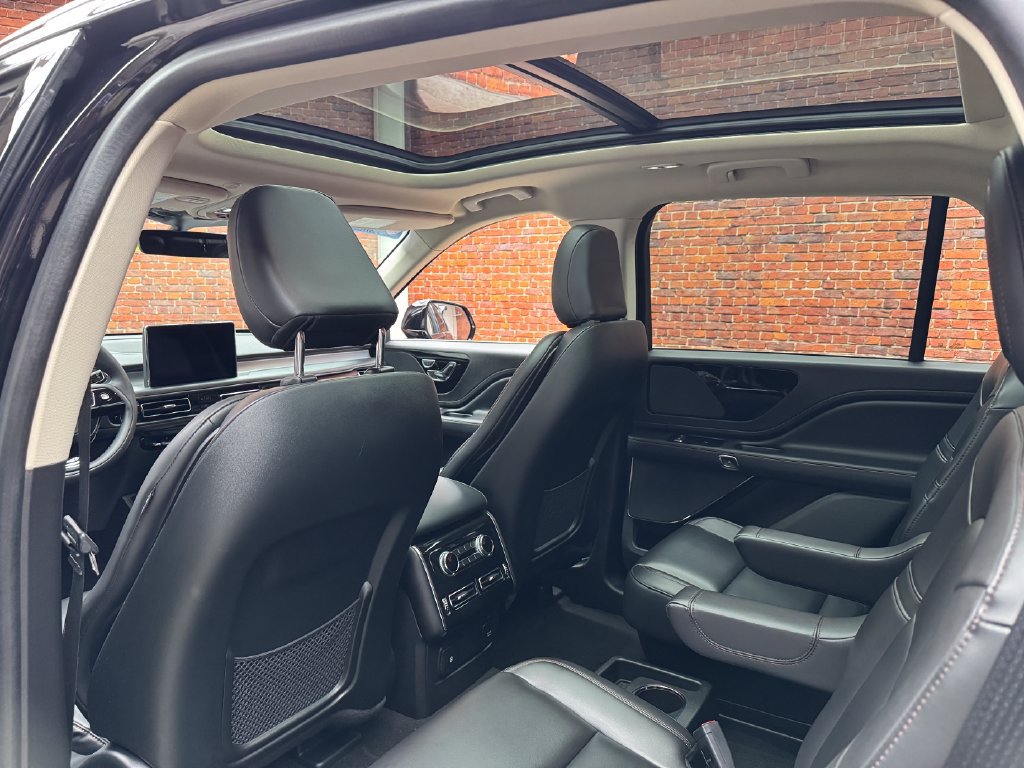 Used 2024 Lincoln Aviator AWD w/ Premium Package image 24