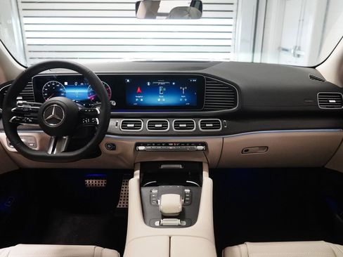 New 2026 Mercedes-Benz GLS 450 4MATIC image 18