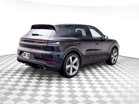 Used 2024 Porsche Cayenne S image 8