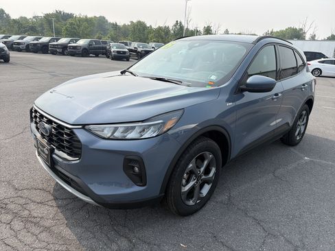 Certified 2025 Ford Escape ST-Line Select AWD/4WD image 10