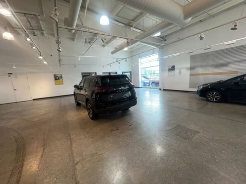 Used 2025 Nissan Rogue SV FWD image 16