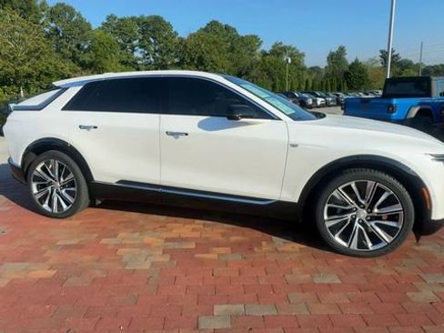 Used 2024 Cadillac Lyriq Luxury RWD image 4