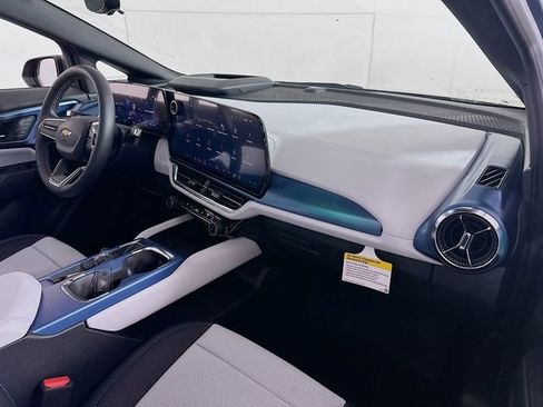 New 2026 Chevrolet Equinox EV LT w/ Convenience Package II AWD/4WD image 32
