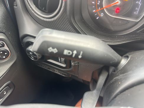 Used 2025 Jeep Gladiator Rubicon w/ Safety Group AWD/4WD image 27