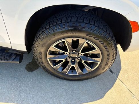Used 2023 Chevrolet Tahoe Z71 w/ Z71 Off-Road Package AWD/4WD image 69
