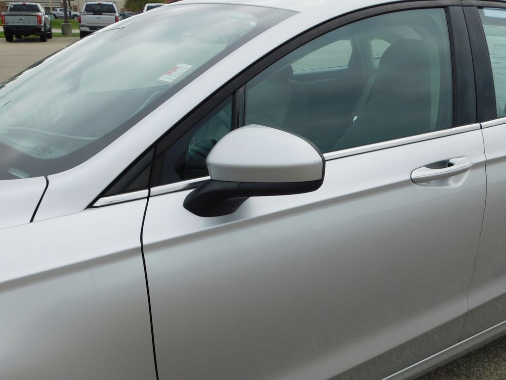 Used 2019 Ford Fusion SE FWD image 11