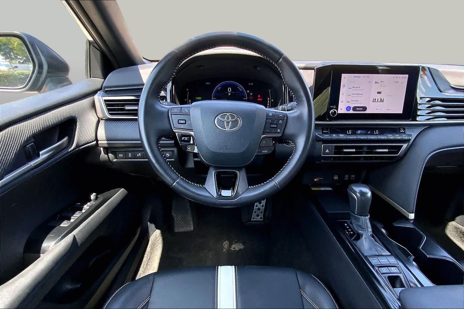 Used 2025 Toyota Camry SE FWD image 6