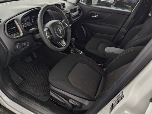 Used 2023 Jeep Renegade Latitude image 9