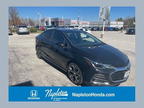 Used 2019 Chevrolet Cruze LT w/ Convenience Package image 1