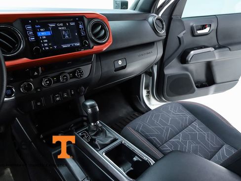 Used 2018 Toyota Tacoma TRD Off-Road image 23