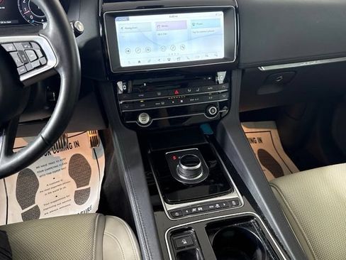 Used 2019 Jaguar F-PACE Prestige AWD/4WD image 40