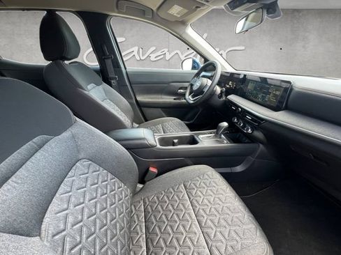Used 2025 Nissan Kicks SV FWD image 24