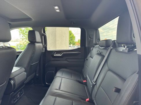 Used 2025 GMC Sierra 1500 SLT AWD/4WD image 7