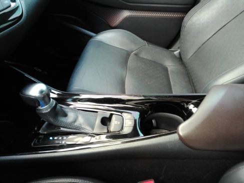 Used 2019 Toyota C-HR Limited image 38