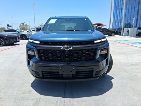 Used 2024 Chevrolet Traverse RS FWD image 2