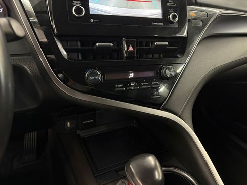 Used 2021 Toyota Camry SE FWD image 18