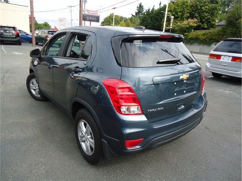 Used 2022 Chevrolet Trax LS w/ Tint and Cruise Package image 7