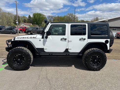 Used 2012 Jeep Wrangler Unlimited Rubicon w/ Connectivity Group AWD/4WD image 2