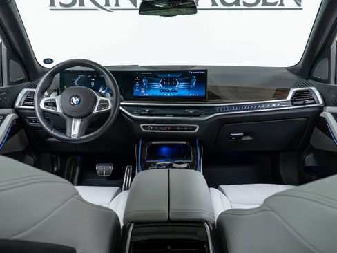 Certified 2024 BMW X7 xDrive40i w/ Executive Package image 15