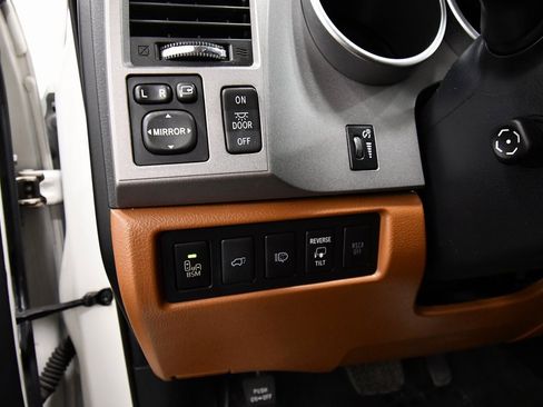 Used 2013 Toyota Sequoia Platinum image 22