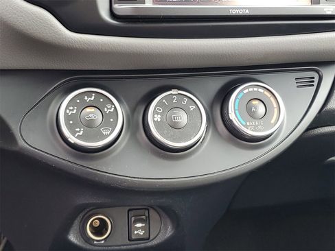 Used 2016 Toyota Yaris L image 14