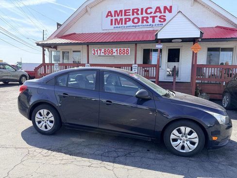 Used 2014 Chevrolet Cruze LS image 1