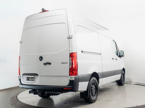 Used 2025 Mercedes-Benz Sprinter 2500 image 19