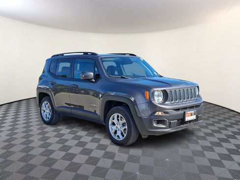 Used 2018 Jeep Renegade Latitude w/ Advanced Technology Group AWD/4WD image 4
