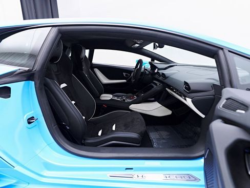 Used 2023 Lamborghini Huracan EVO image 40