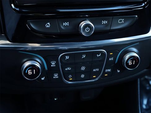 Used 2023 Chevrolet Traverse LT image 26