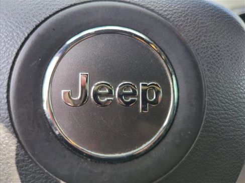 Used 2019 Jeep Grand Cherokee Laredo w/ Laredo X Package image 28